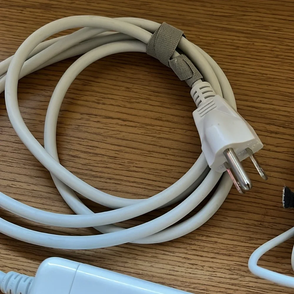 Apple 85W MagSafe Power Adapter